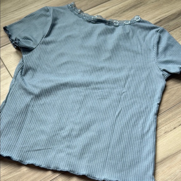 Elegant Blue Lace Trim Top - Picture 4 of 6